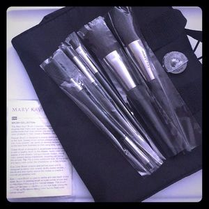 Mary Kay Brush Collection set